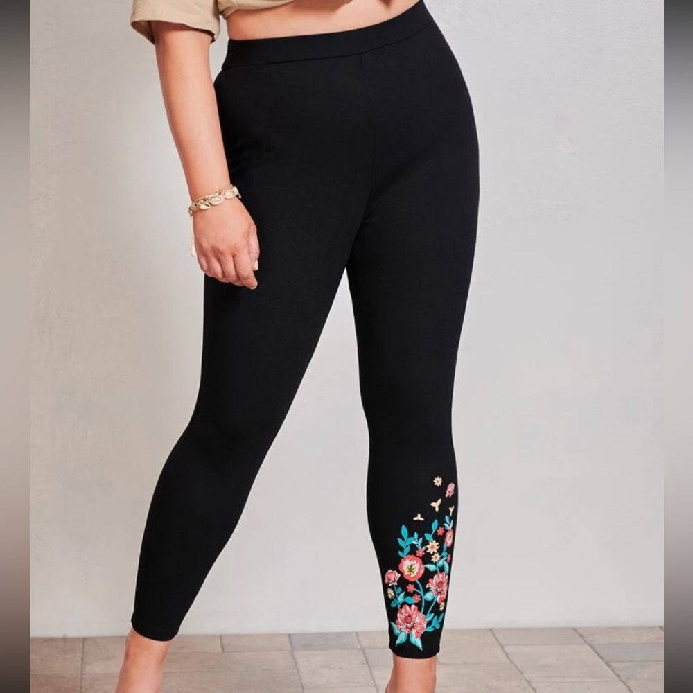 SHEIN Plus Floral Print Leggings